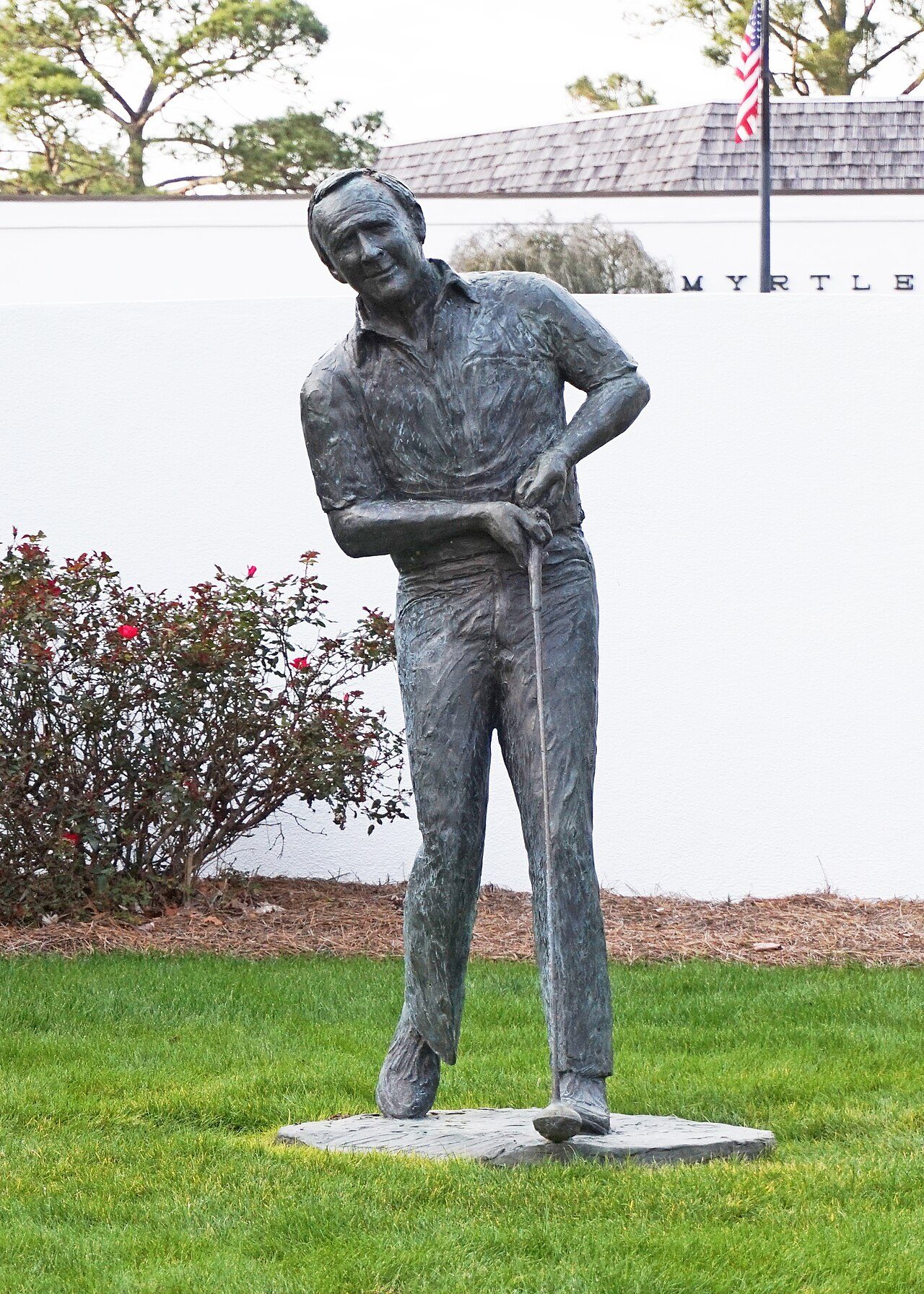 Bronze statue of Arnold Palmer holding a putter outside the clubhouse at Myrtle Beach National Golf Club