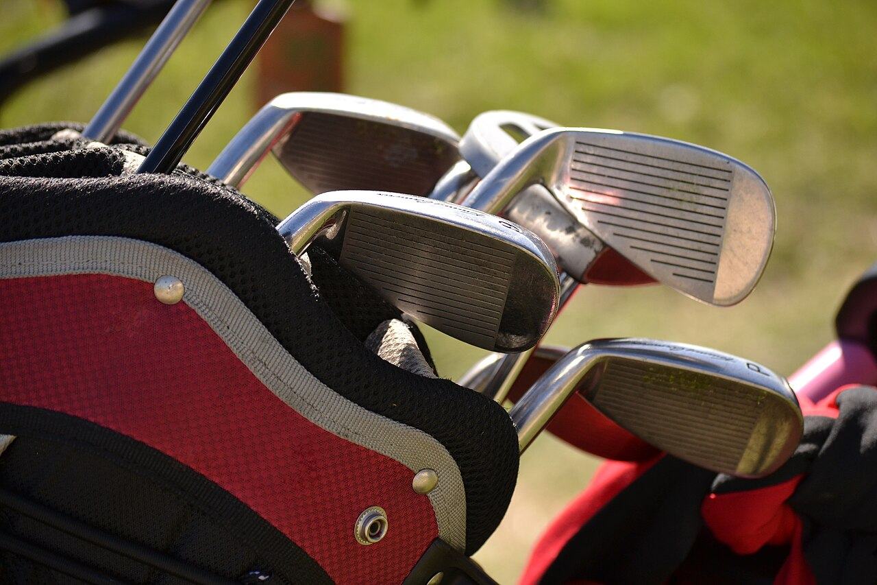 Traveling With Golf Clubs: Fly, Ship or Rent