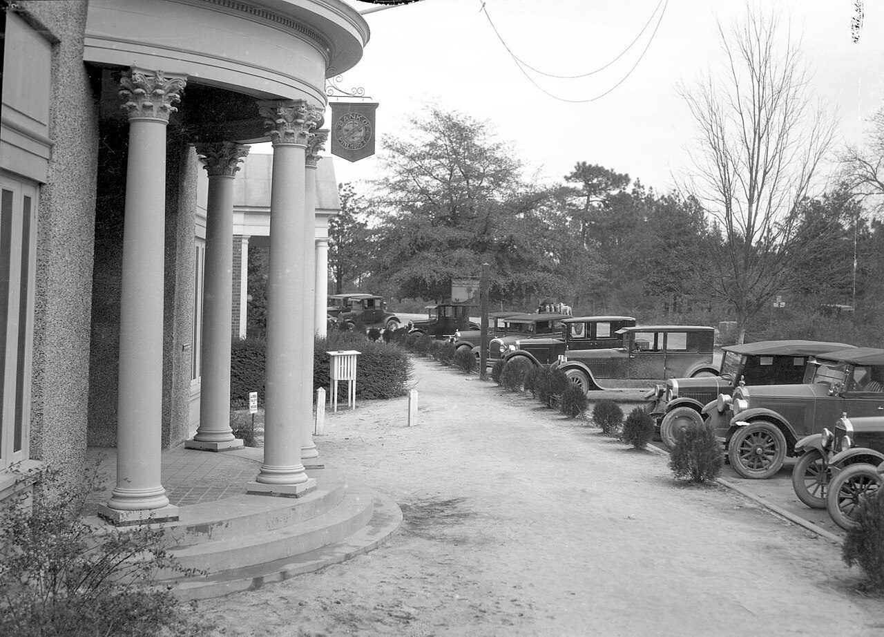Photograph of downtown Pinehurst in the 1920s