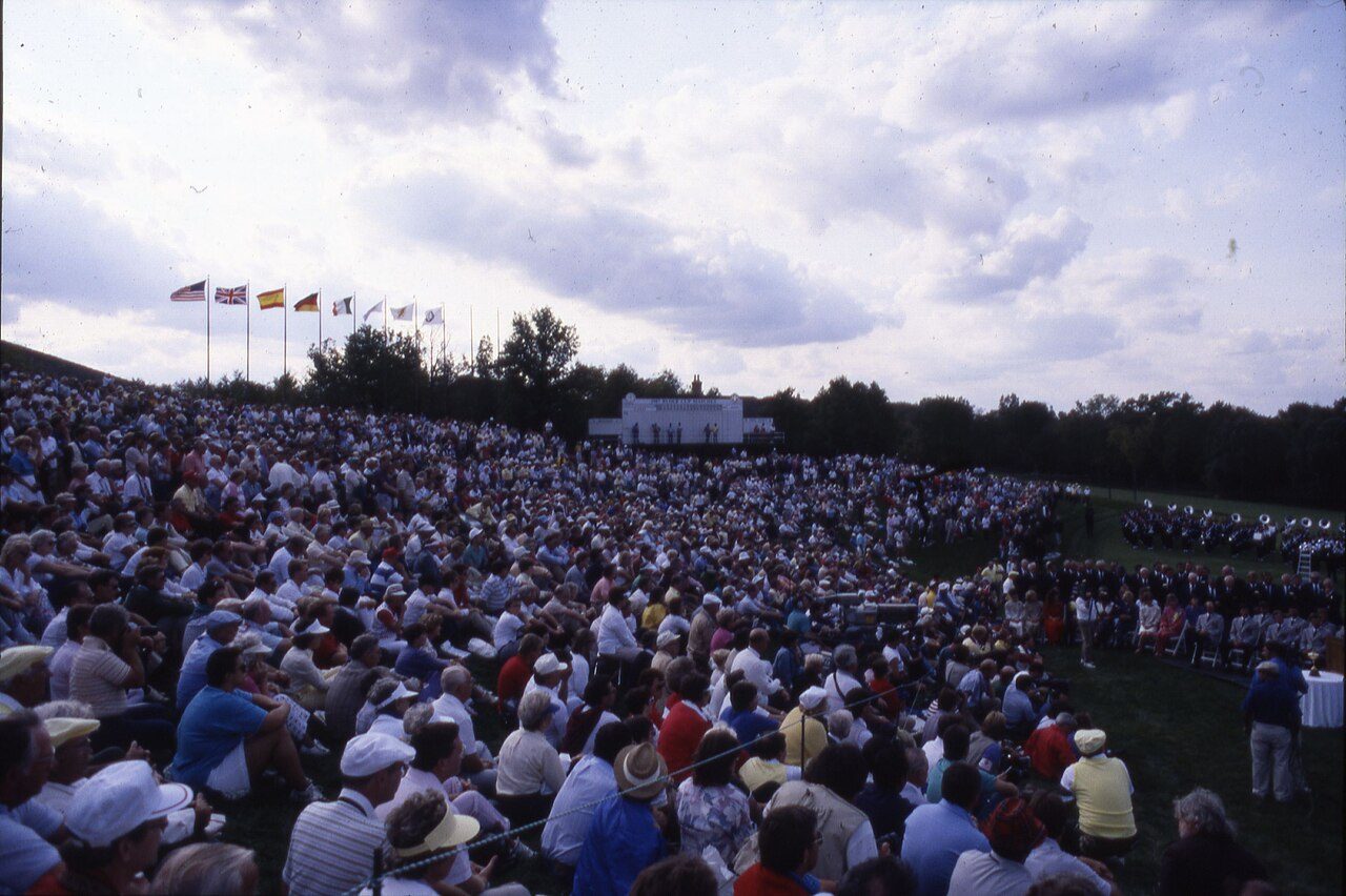 Spectators fill the hillside for the opening ceremony of the 1987 Ryder Cup at Muirfield Village