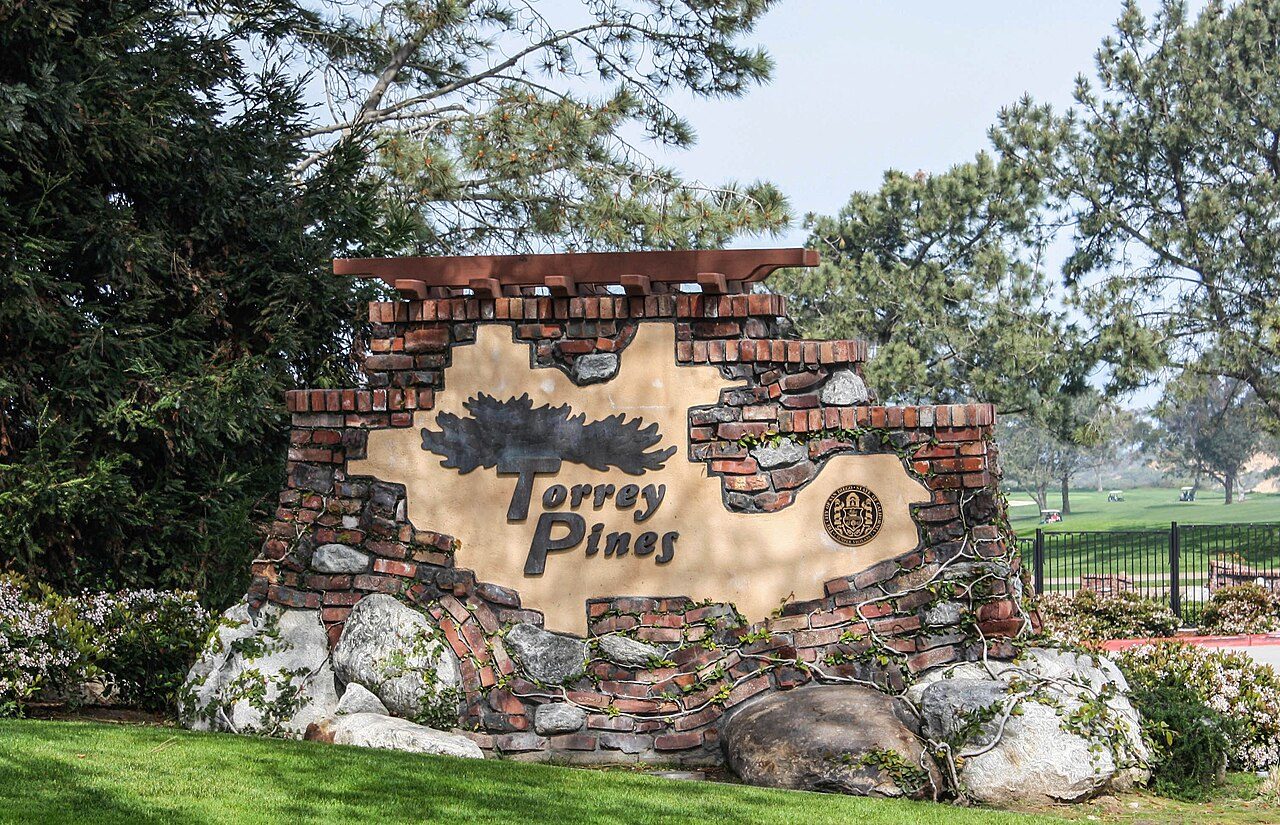 A stone sign for Torrey Pines Golf Course at the entrance in La Jolla